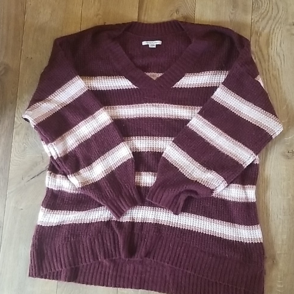 American Eagle, medium, Burgundy, cream, tan